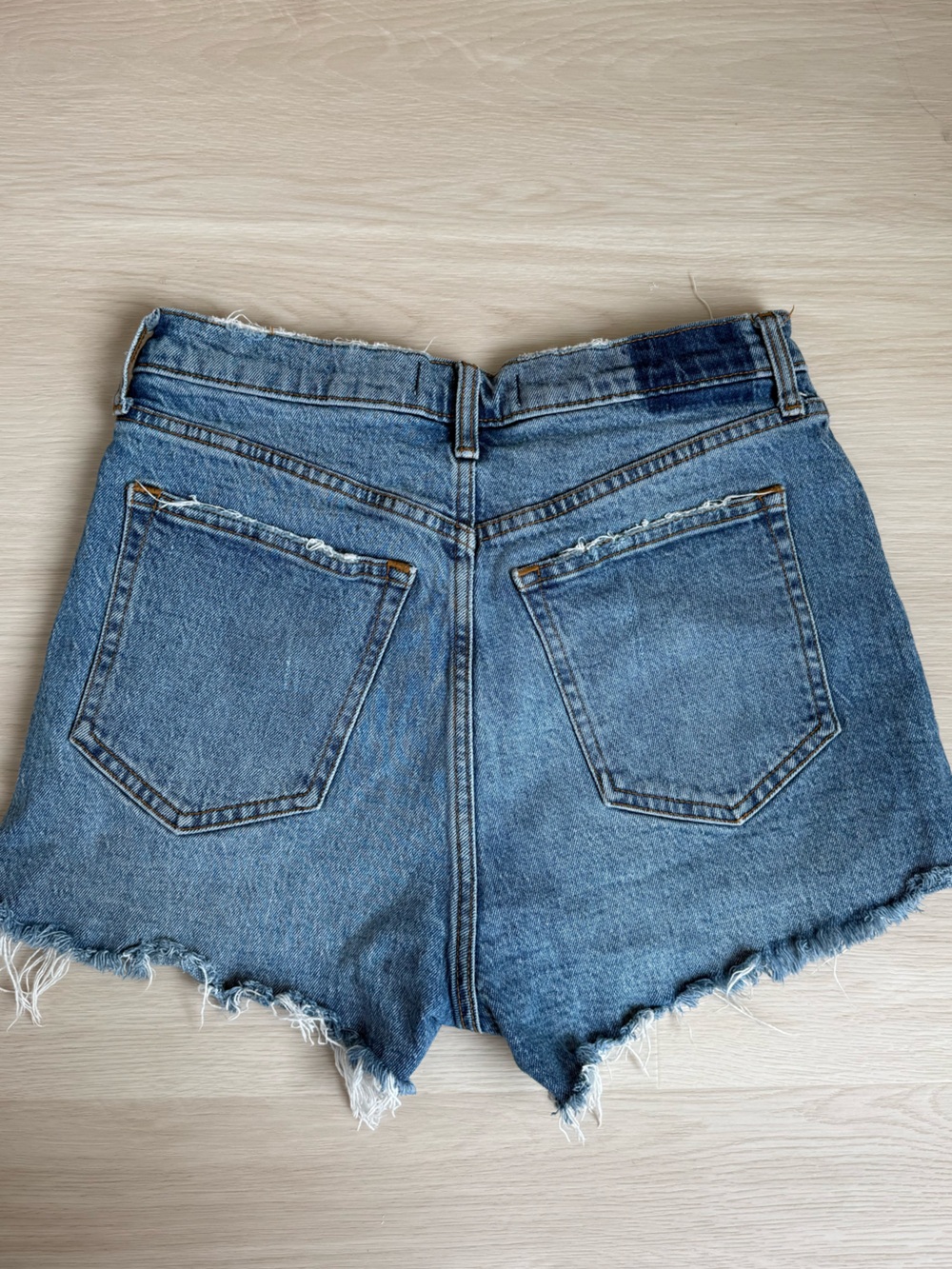 Abercrombie & Fitch High-Rise Mom Shorts - Picture 3 of 6